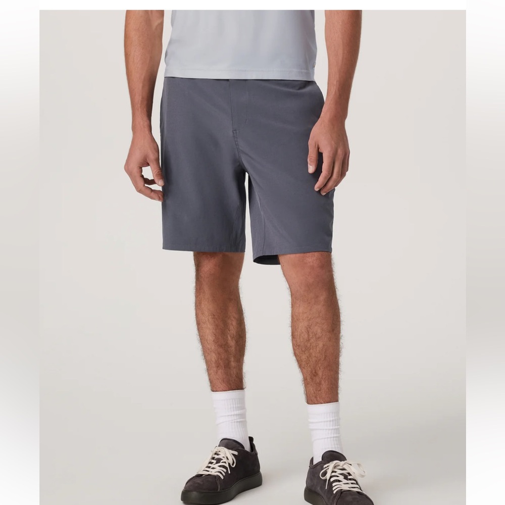 VUORI DARK GRAY 4-WAY STRETCH AIM SHORTS VERY GOOD COND